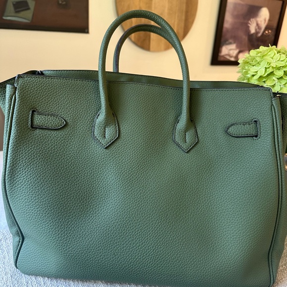 Kelly Green Wirkin 35 bag. - Picture 6 of 7